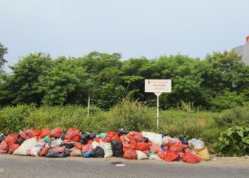 Sampah Menumpuk di Ruas Jalan Raya Cisoka Sangat Mengganggu 2 IMG 20230509 153118