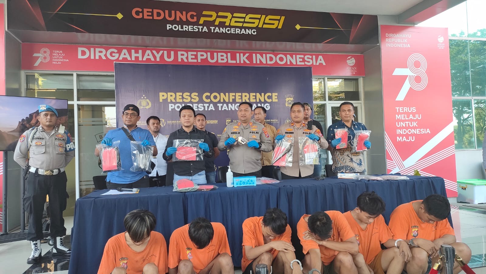 576cd299 8809 4d6d a8fc b82e2419d6cd