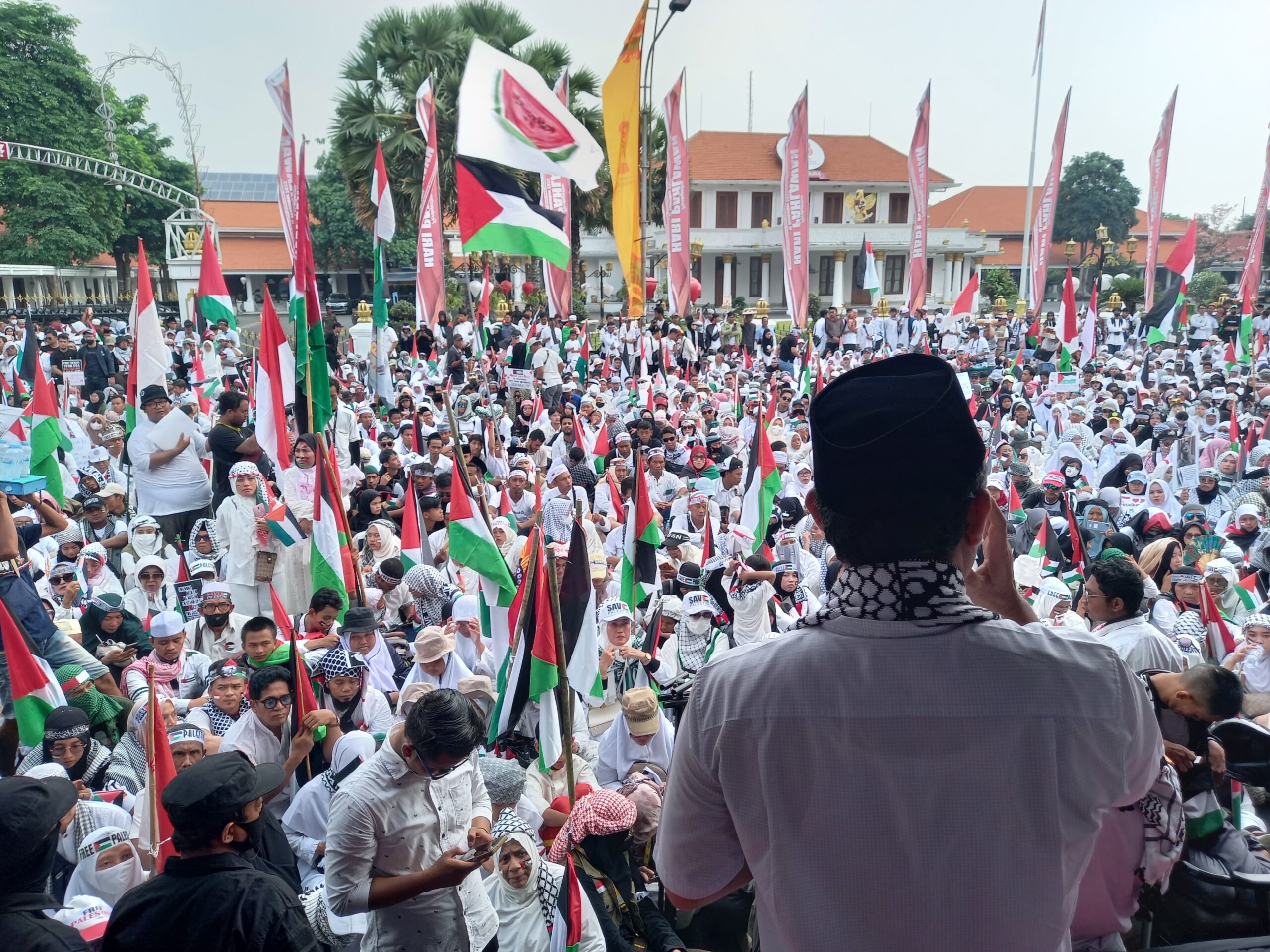 Puluhan Ribu Warga Surabaya dan Sekitarnya Hadiri Aksi Bela Palestina 2 902dfa68 84e2 4369 89a7 da9b8ee5d339 scaled